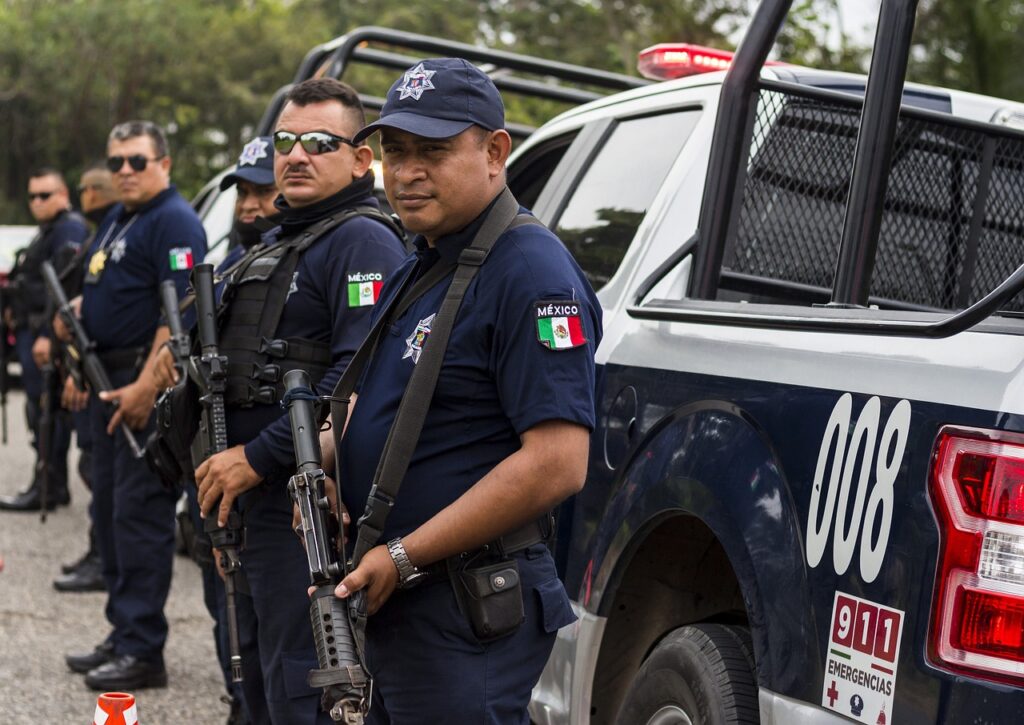 police, mexico, policeman-4122765.jpg